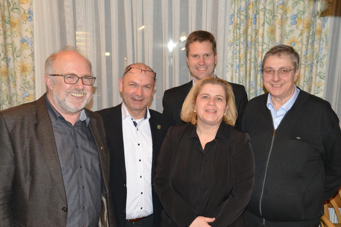 Gruppenbild mit Dame