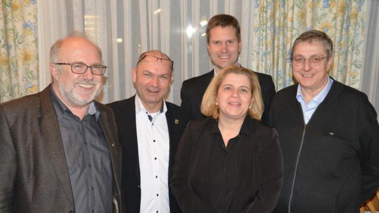 Gruppenbild mit Dame